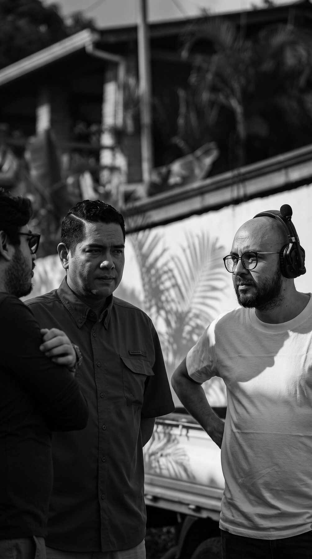David Salvador Núñez en conversación con el equipo durante una producción